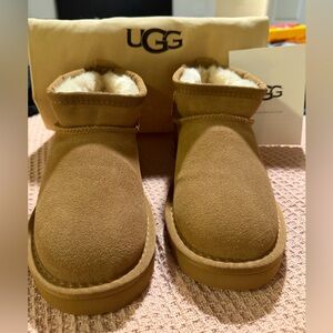 UGG- Classic Ultra Mini